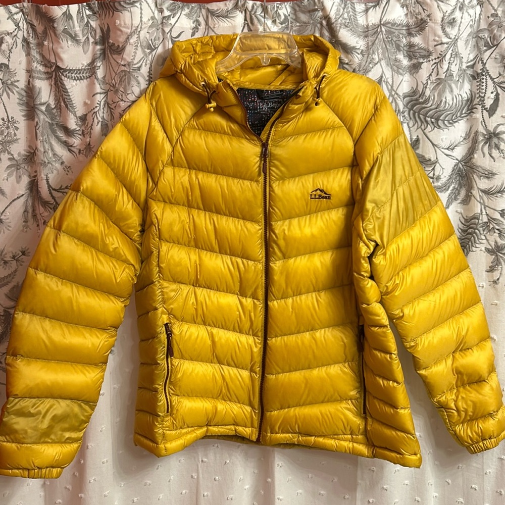 L.L. Bean Women's Ultralight 850 Down Hooded Jacket size XL